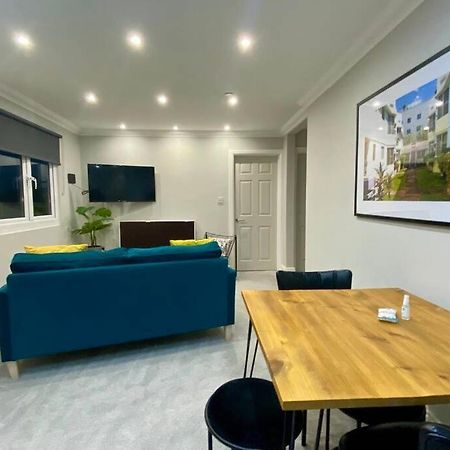 Stylish Two Bedroom Apartment Near Victoria Park Cardiff Kültér fotó