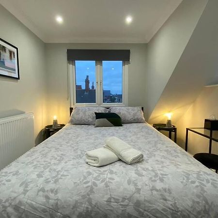 Stylish Two Bedroom Apartment Near Victoria Park Cardiff Kültér fotó